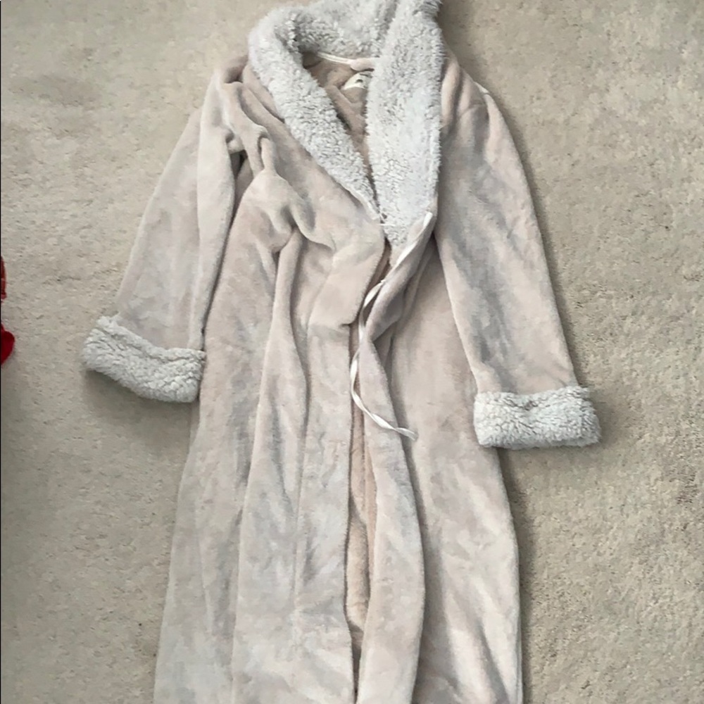 Cream robe